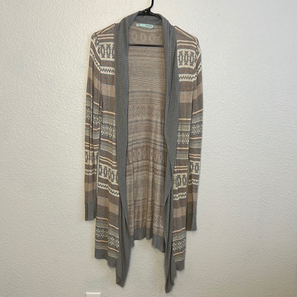 Maurices Size L Gray Patterned Top